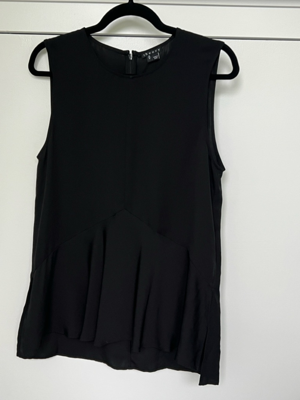Theory women’s black sleeveless silk blouse